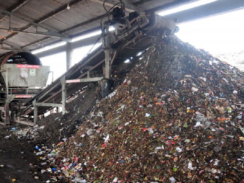 Waste processing projects; State Government's order to give 24 crore share to Aurangabad Municipal Corporation due | कचरा प्रक्रिया प्रकल्पांचे झाले वांधे; आर्थिक तंगीतील महापालिकेला शासनाचे २४ कोटी वाटा टाकण्याचे आदेश