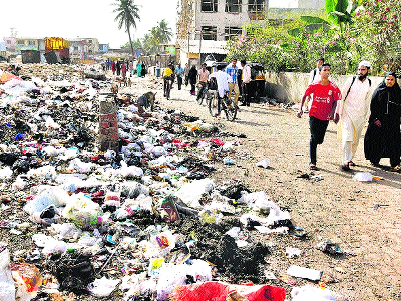 Bad smell of garbage spread in the city | कोंडी फुटेना; शहरात सुटली कच-याची दुर्गंधी
