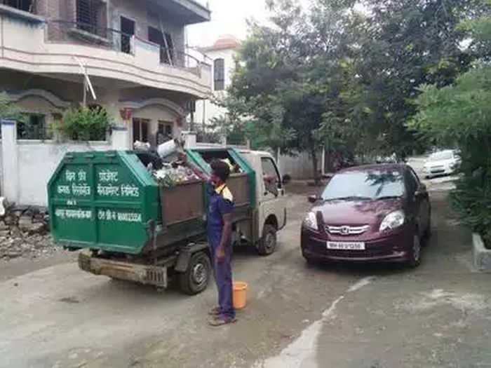 Garbage collection stopped in half of Nagpur city: Sudden strike of cleaning workers | अर्ध्या नागपूर शहरातील कचरा संकलन बंद : सफाई कर्मचाऱ्यांचा अचानक संप