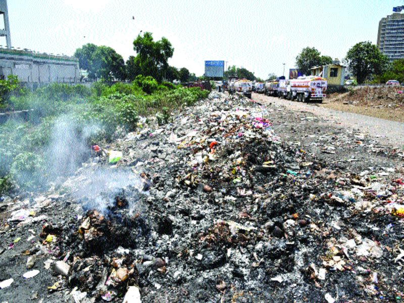 The absence of planning in waste management, the way to the garbage | कचरा व्यवस्थापनात नियोजनाचा अभाव, घंटागाडीचा मार्ग ठरेना