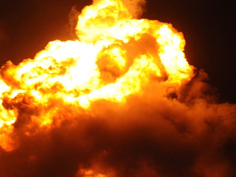 Explosion caused by leak gas in Panvel, one killed | पनवेलमध्ये गँस गळतीमुळे स्फोट, एक ठार 