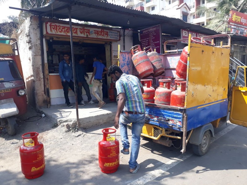black market of Gas in Pimpri Chinchwad city; Filed a complaint in Sangvi police station | पिंपरी चिंचवड शहरात गॅसचा काळाबाजार; सांगवी पोलीस ठाण्यात गुन्हा दाखल