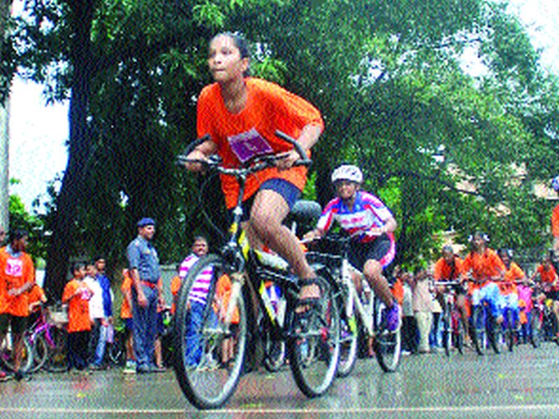 Gitanjali Gayar won the cycle competition | सायकल स्पर्धेत गीतांजली गायकर विजयी