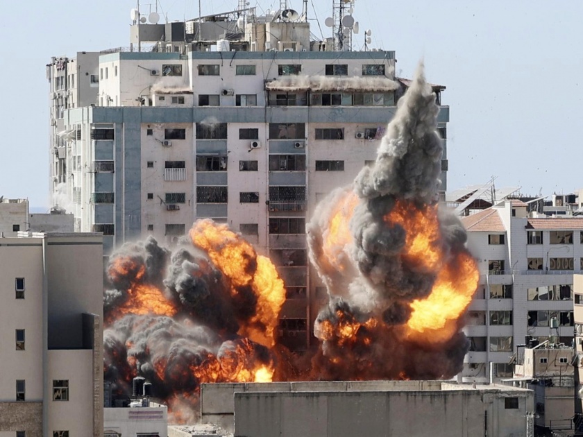 israel palestine clash israeli army targets home of top hamas leader in gaza | Israel-Palestine Clash: इस्रायली सैन्याचा गाझावर जोरदार हल्ला; हमासच्या प्रमुख नेत्याचे घर उद्ध्वस्त  