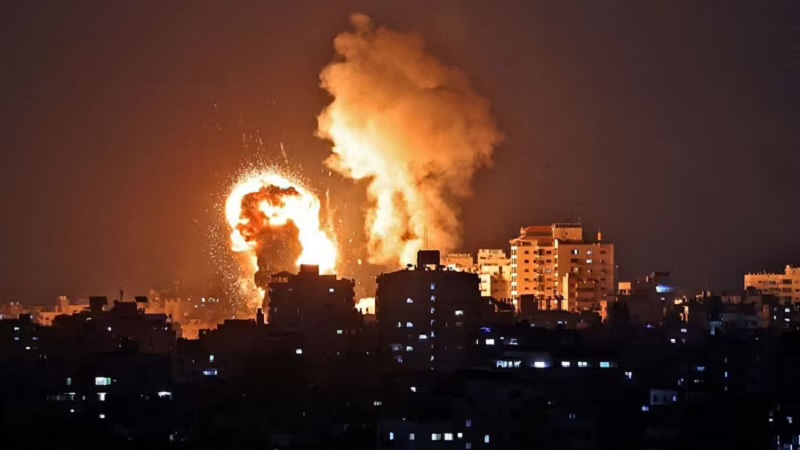 20 Palestinians including 9 children killed as Israel strikes Gaza amid days of spiralling violence | इस्रायलकडून गाझा पट्टीवर हवाई हल्ला, लहान मुलांसह २० पॅलेस्टिनी नागरिकांचा मृत्यू