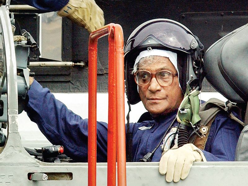 george fernandes passed away last leader who fought for workers died | जॉर्ज... शेवटचा लढाऊ नेता