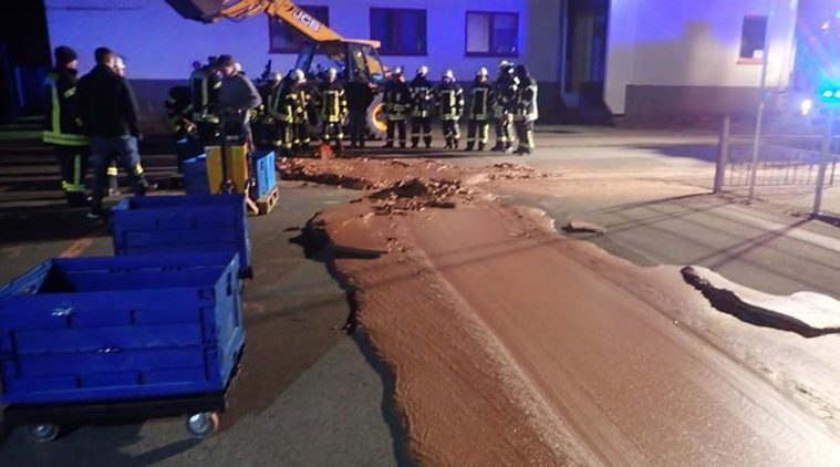 A chocolate road accidentally happened in Germany; read the reason? | जर्मनीत अपघाताने बनला चॉकलेटचा रस्ता; कारण वाचून हैराण व्हाल?