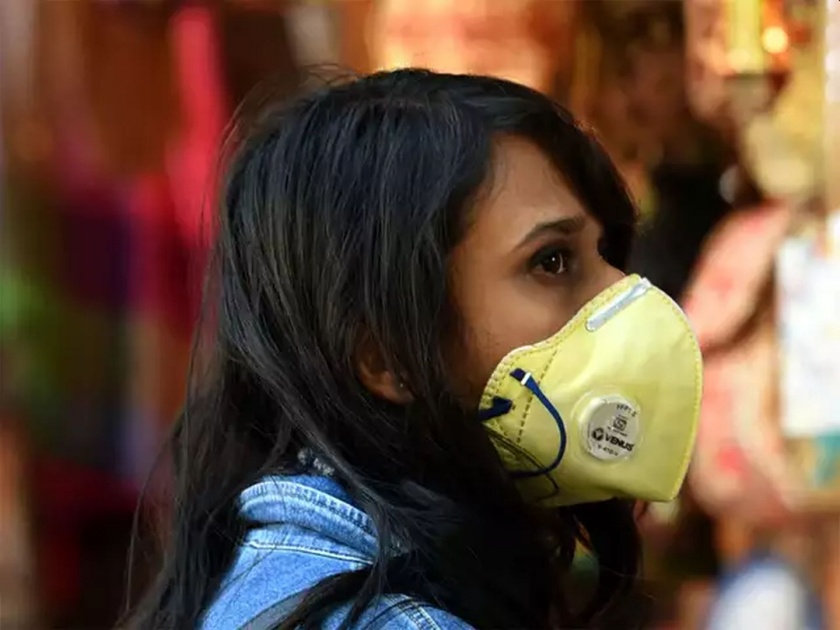 Gift of masks to citizens after recovery of fines | दंड वसूल केल्यानंतर नागरिकांना मास्कची भेट
