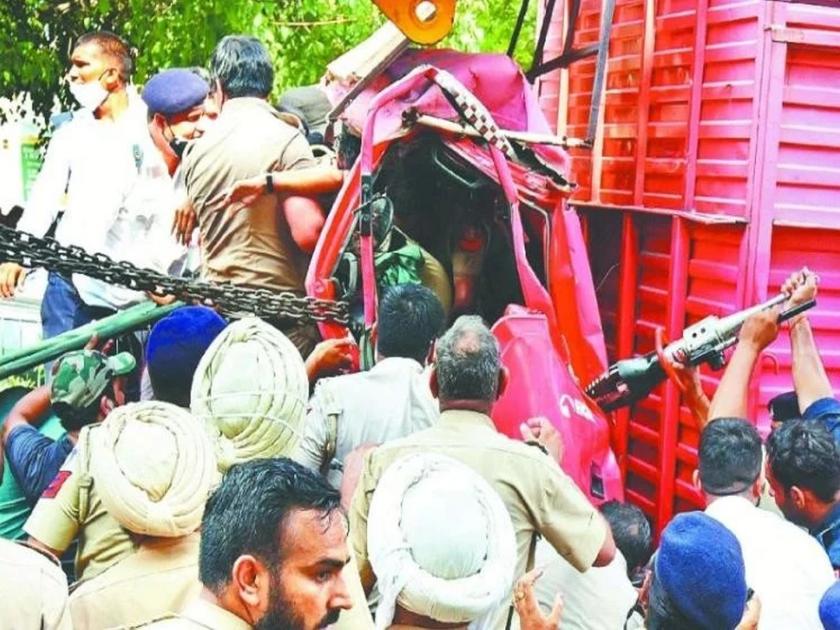 Three RBI trucks carrying RBI cash collided in Chandigarh; Two police injured | RBI Truck Accident: भीषण अपघात! नोटांनी भरलेले RBI चे तीन ट्रक एकमेकांवर आदळले; दोन पोलीस गंभीर जखमी