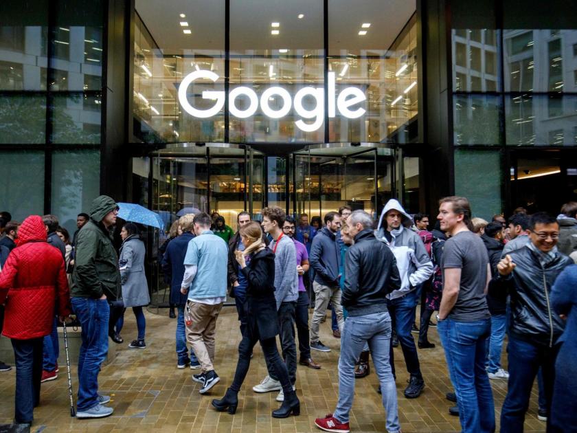 Google employees stealthily listen to users' phone conversations | गुगल कर्मचारी चोरून ऐकायचे वापरकर्त्यांचे फोनवरील संभाषण