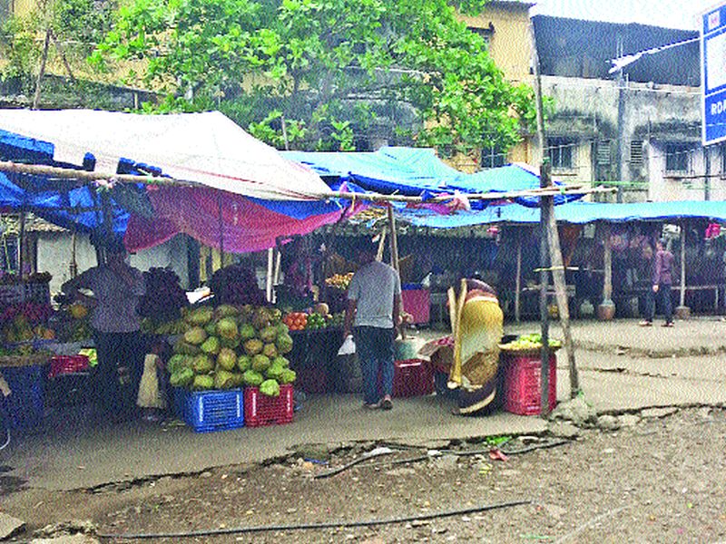 Municipal failure to remove unauthorized market in Ghansoli | घणसोलीतील अनधिकृत मार्केट हटवण्यात पालिका अपयशी