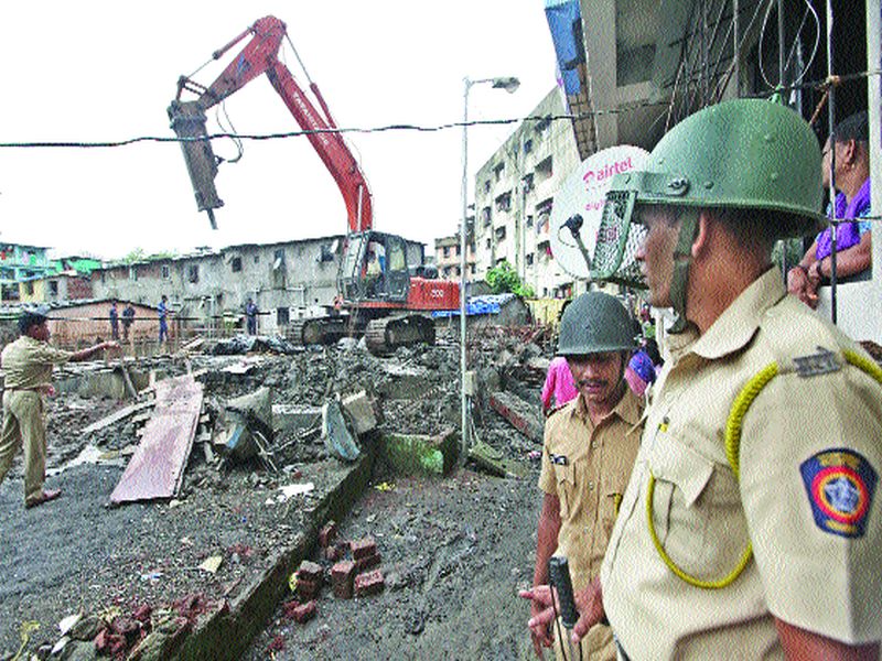 Hammer on unauthorized construction; Joint action in Ghansoli | अनधिकृत बांधकामावर हातोडा; घणसोलीत संयुक्त कारवाई