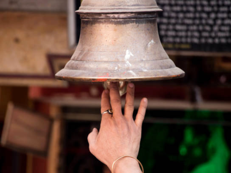 Adhik Maas 2020: Learn why the bells are rung during worship | Adhik Maas 2020: पूजेवेळी घंटानाद का करतात, जाणून घ्या शास्त्र