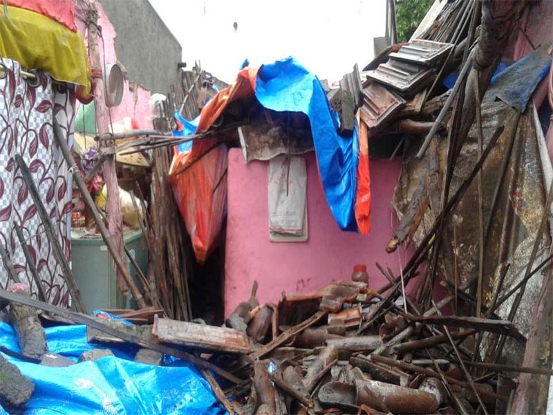 Due to the collapse of house at Wanyavir due to rain, damage | पावसामुळे वाण्याविहीर येथे घर कोसळल्याने नुकसान