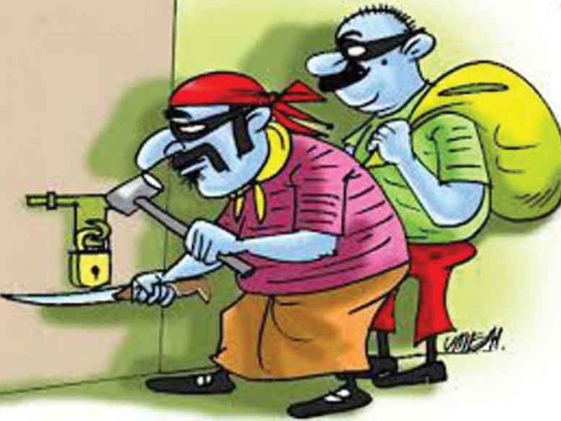 robbery with Breaking the window and thief Lacks of rupees | खिडकी तोडून सव्वातीन लाखांची घरफोडी-नाशकातील सुरक्षा व्यवस्थेवर प्रश्नचिन्ह