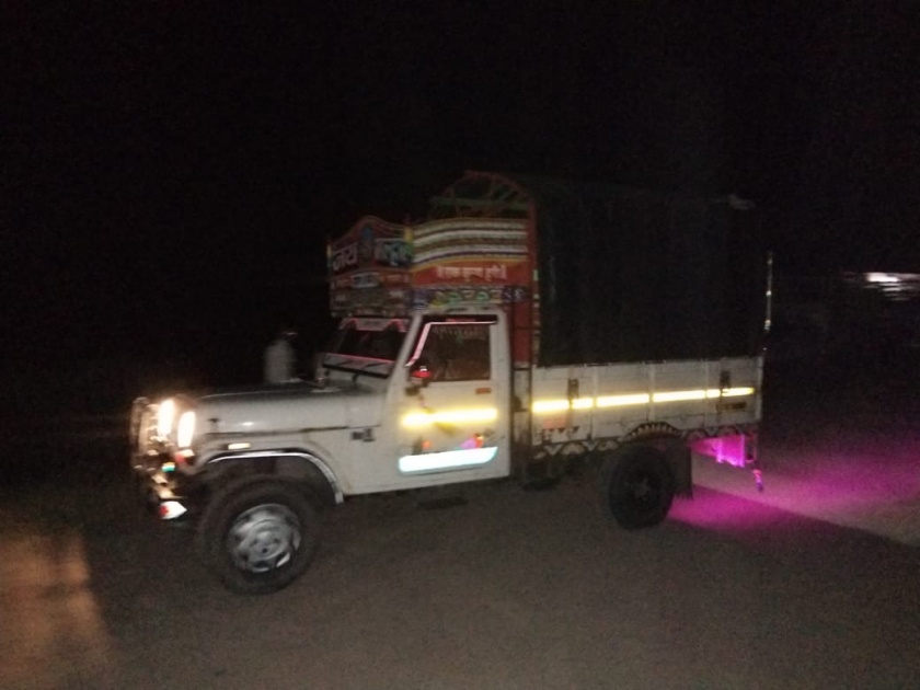 Four vehicles seized from Mula river basin were seized: revenue action | मुळा नदीपात्रातून वाळूउपसा करणारी चार वाहने जप्त : महसूलची कारवाई