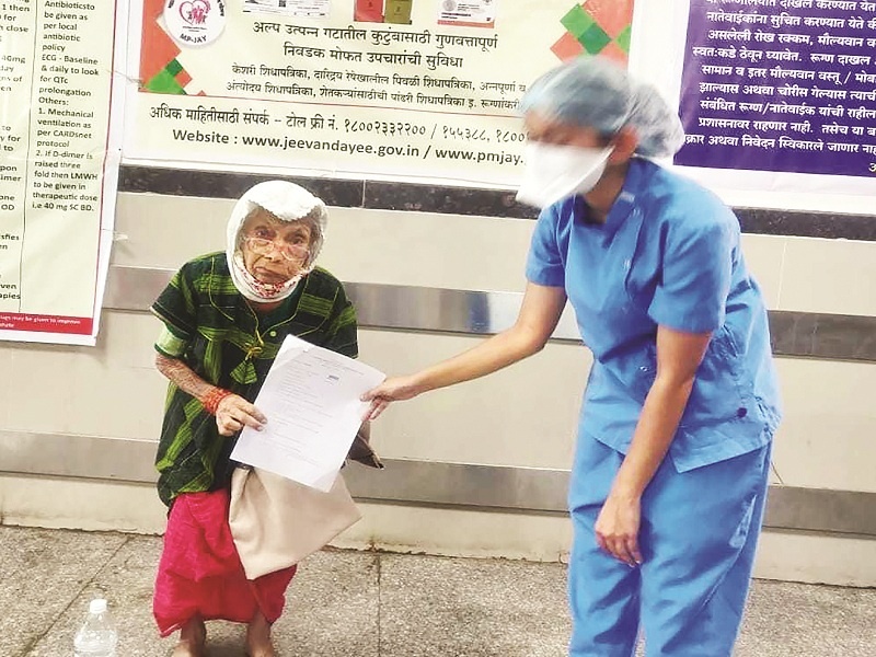 The doctor's betting efforts paid off; 97-year-old grandmother, 9-month-old baby overcome corona | डॉक्टरांचे शर्थीचे प्रयत्न फळाला आले; ९७ वर्षांच्या आजींची, ९ महिन्यांच्या शिशुची कोरोनावर मात
