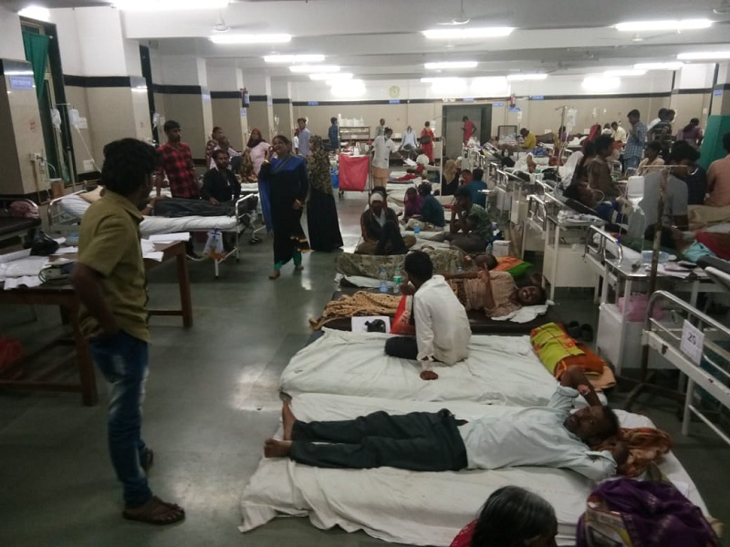 Three hundred patients 'on the ground' in Ghati hospital | घाटीत तीनशेवर रुग्ण 'जमिनीवर' 