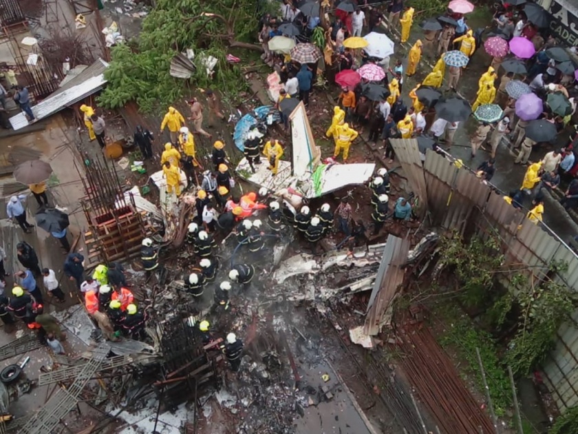 Ghatkopar Aircraft Accident: The police run against the relatives of the deceased | घाटकोपर विमान दुर्घटना :मृतांच्या नातेवाईकांची कंपनीविरोधात पोलिसात धाव 