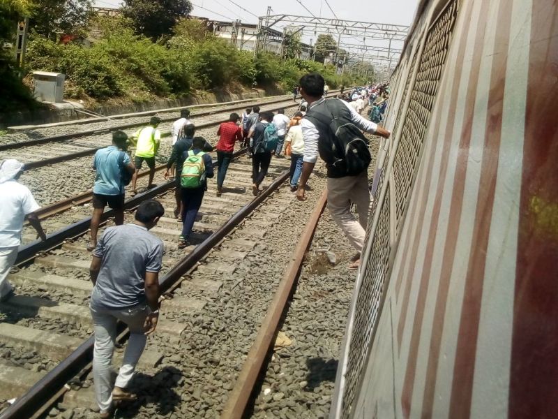 Central Railway is disrupted near Ghatkopar railway station | लोकलनं सिग्नल तोडला, मध्य रेल्वेची वाहतूक घाटकोपरजवळ विस्कळीत