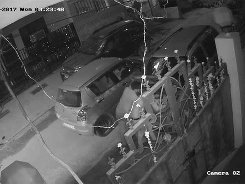 batteries of 80 cars stolen by thieves | चोरांचा पोलिसांना झटका, एका रात्रीत 80 गाड्यांच्या बॅट-या चोरुन झाले पसार
