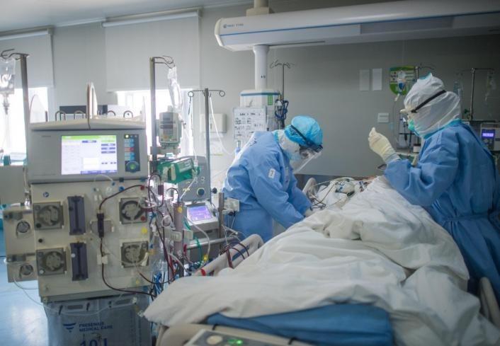 CoronaVirus Live Updates chennai corona patient discharge after 109 days of life support in hospital | CoronaVirus Live Updates : मृत्यूवर केली मात! तब्बल 109 दिवस लढले; Lung Transplant न करता कोरोनाची लढाई जिंकले