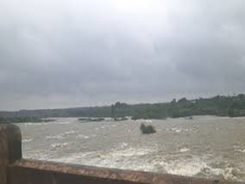 Yedgaon dam overflow in Kukdi; Eggs, horse dung will also be filled | कुकडीतील येडगाव धरण ओव्हरफ्लो;  डिंबे,  घोड  धरणेही भरणार 