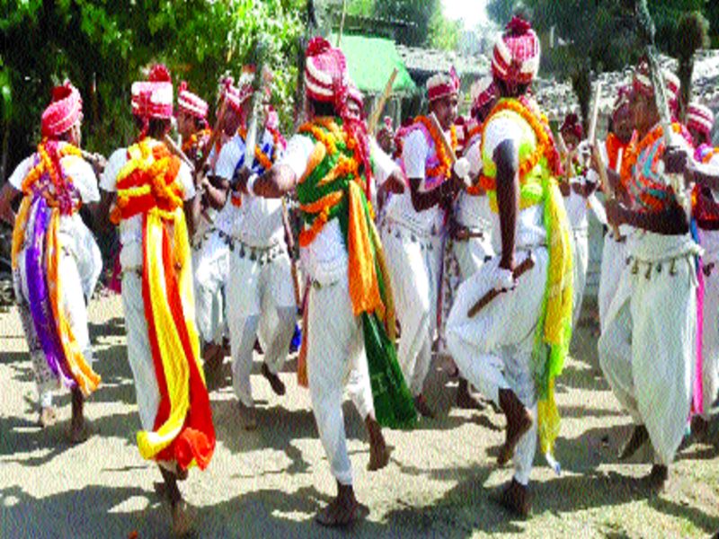 Dahanu taluka's grand celebration of glorious tradition, tribal tribute to posterity is important instrument | डहाणू तालुक्यात घोर नृत्योत्सवाची गौरवी परंपरा, तारपानंतरचे आदिवासींचे घोर हे महत्वाचे वाद्य