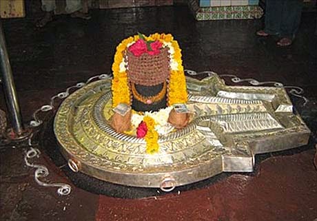  From 4th to 8th June Grabhar Darshan stopped at Ghrishneshwar temple | ४ ते ८ जूनपर्यंत घृष्णेश्वर मंदिरात गाभारा दर्शन बंद