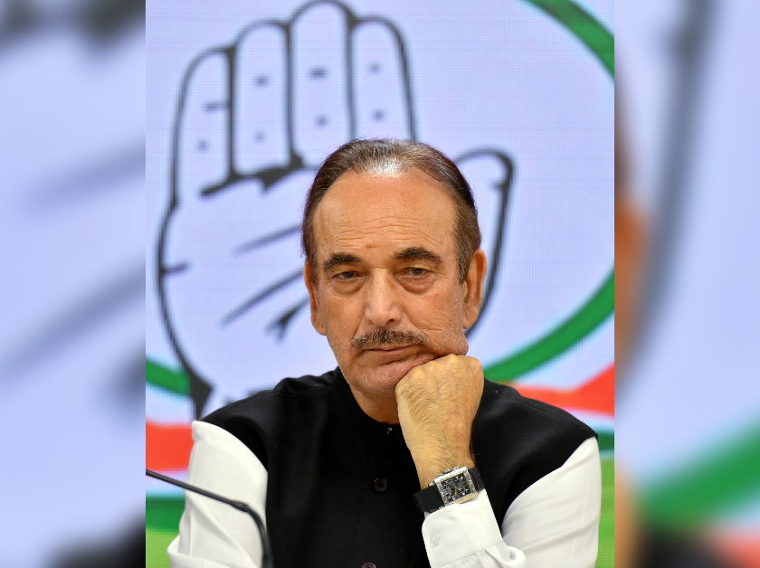 Congress high command prepares to encircle G-23, takes big decision regarding Ghulam Nabi Azad | काँग्रेस हायकमांडकडून जी-२३ ला वेसण घालण्याची तयारी, गुलाम नबी आझादांबाबत घेतला मोठा निर्णय