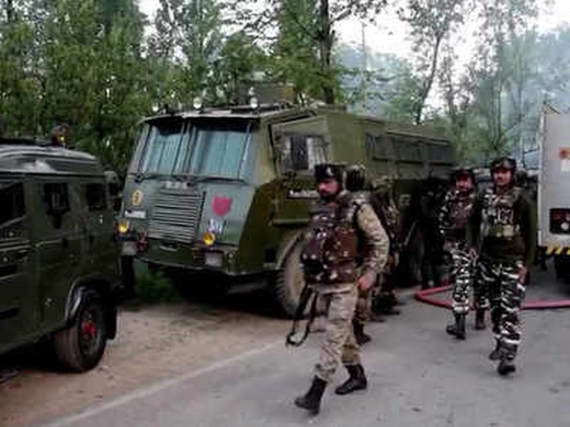 three terrorists killed in machhil sector infiltration bid foiled | जम्मू-काश्मीर: दहशतवाद्यांचा घुसखोरीचा कट लष्कराने उधळला, तीन दहशतवाद्यांचा खात्मा