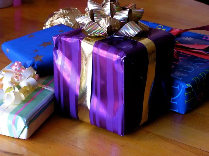 Sending gifts from abroad 14 lakhs to the woman | परदेशातून गिफ्ट पाठवतो...! महिलेला १४ लाखांचा गंडा