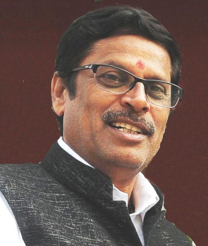 CM should ban on Waris Pathan in Mumbai : Girish Vyas | मुख्यमंत्र्यांनी वारीस पठाणवर मुंबईबंदीच करावी : गिरीश व्यास