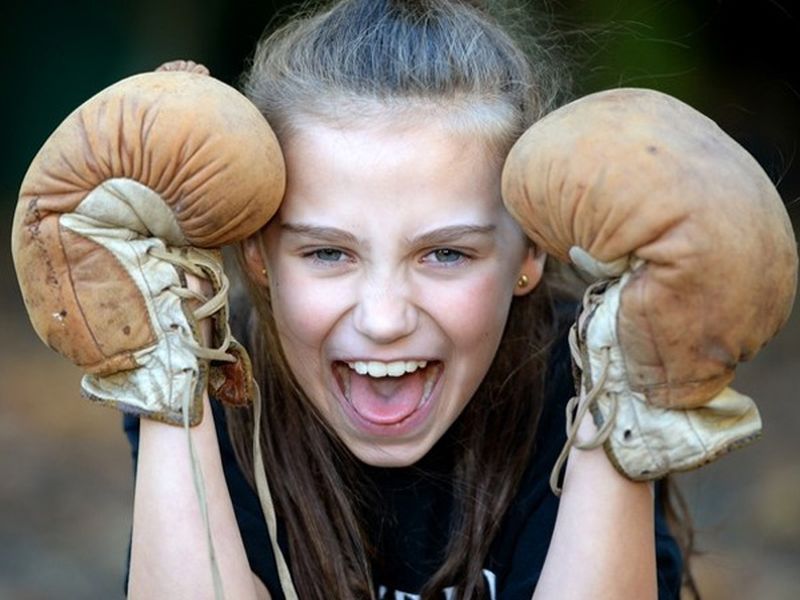 This 10 year old girl has 25 middle names honouring boxing stars and is tuff to remember | अबब! या १० वर्षाच्या मुलीचं नाव वाचून तुम्ही म्हणाल, हे नाव आहे की डिक्शनरी?