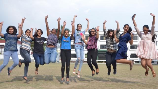 Girls topper in CBSE Class X exam! | सीबीएसई दहावी परीक्षेत मुलीच आघाडीवर!
