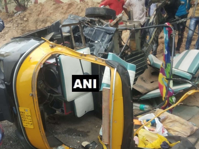 7 dead and 10 injured after an auto collided with a truck in Gujarat | गुजरातमध्ये रिक्षा आणि ट्रकचा भीषण अपघात, 7 जणांचा मृत्यू, 10 जखमी
