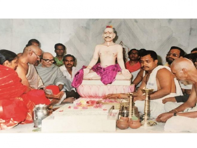 Gajanan Maharaj Prakat Din; The idol of Garkheda temple in Aurangabad completes 33 years | गजानन महाराज प्रकट दिन; औरंगाबाद येथील गारखेडा मंदिरातील मूर्तीला ३३ वर्ष पूर्ण