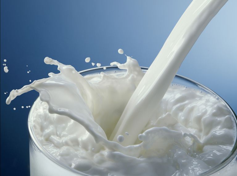Cow milk purchase rates increase by two rupees | गाय दूध खरेदी दरात दोन रुपयांची वाढ