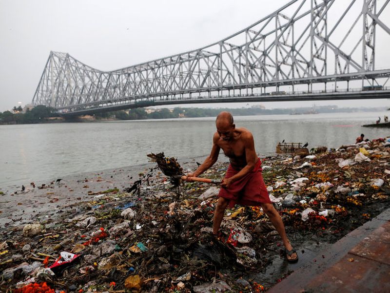 The Modi government spent Rs 4,000 crore on 'Ganga Polluted Lake' and information from RTI | मोदी सरकारने 4 हजार कोटी खर्चूनही 'गंगा प्रदूषितच', RTI मधून माहिती उघड