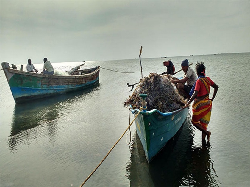 eight-foot rocket was found Fishermen nets into the sea | हडकंप! मच्छिमारांनी मासेमारीसाठी समुद्रात जाळे फेकले; आठ फुटी रॉकेट सापडले