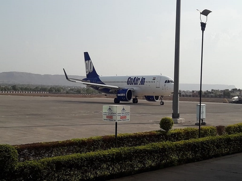  Emergency landing in Aurangabad, Patna-Mumbai flight | पाटणा-मुंबई विमानाचे औरंगाबादेत इमर्जन्सी लँडिंग