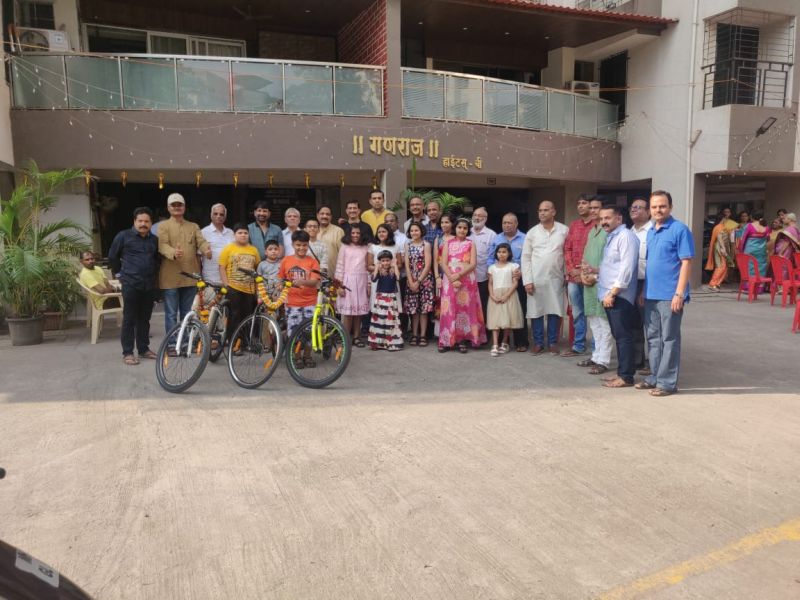 Resolving the pollution free from bicycling in Thane on the occasion of Diwali | दिवाळी निमित्त ठाण्यात सायकल वाटपातुन प्रदुषण मुक्तीचा संकल्प