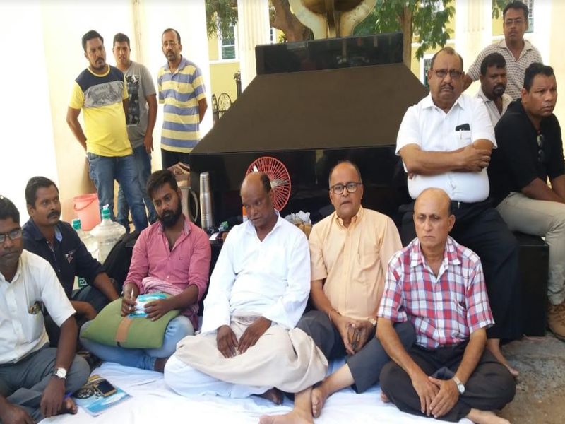 RTI Activist Rajan Ghate launches Hunger Strike in Goa | मुख्यमंत्र्यांविरुद्धचे उपोषण मागे घेण्यासाठी 5 कोटींची लाच देऊ केल्याचा आरोप