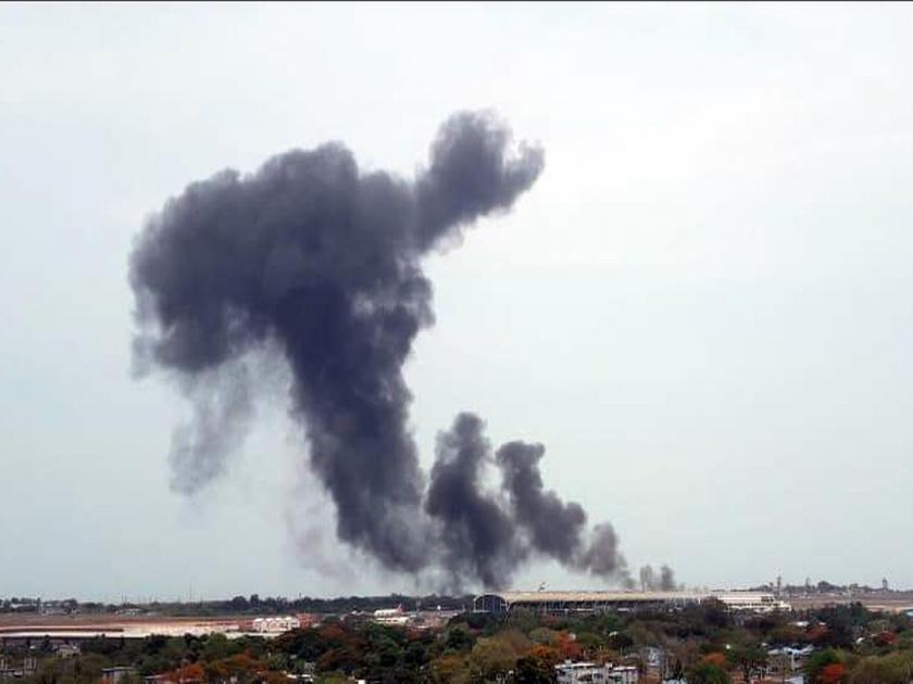 Goa Airport closed temporarily for a few hours in view of fire caused by a drop tank of MiG 29K | मिग-29के विमानाचा ड्रॉप टँक कोसळून आग, गोवा विमानतळावरील वाहतुकीचा खोळंबा
