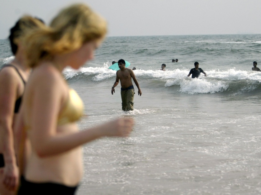 After the sunset and after drinking alcohol, the proposal to ban Goa for swimming at sea | सूर्यास्तानंतर तसंच दारू प्यायल्यानंतर समुद्रात पोहण्यास गोव्यामध्ये बंदी घालण्याचा प्रस्ताव