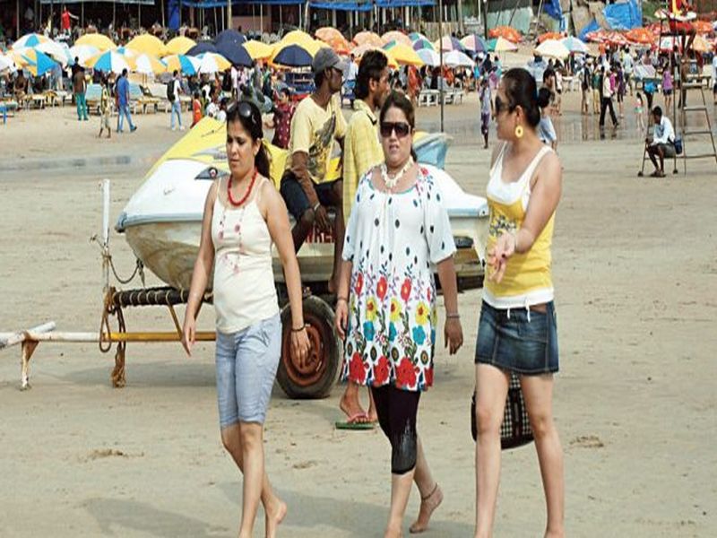 A crowd of tourists in Goa, gorgeous beach beaches | गोव्यात पर्यटकांची गर्दी, समुद्र किनारे गजबजले पाहुण्यांनी