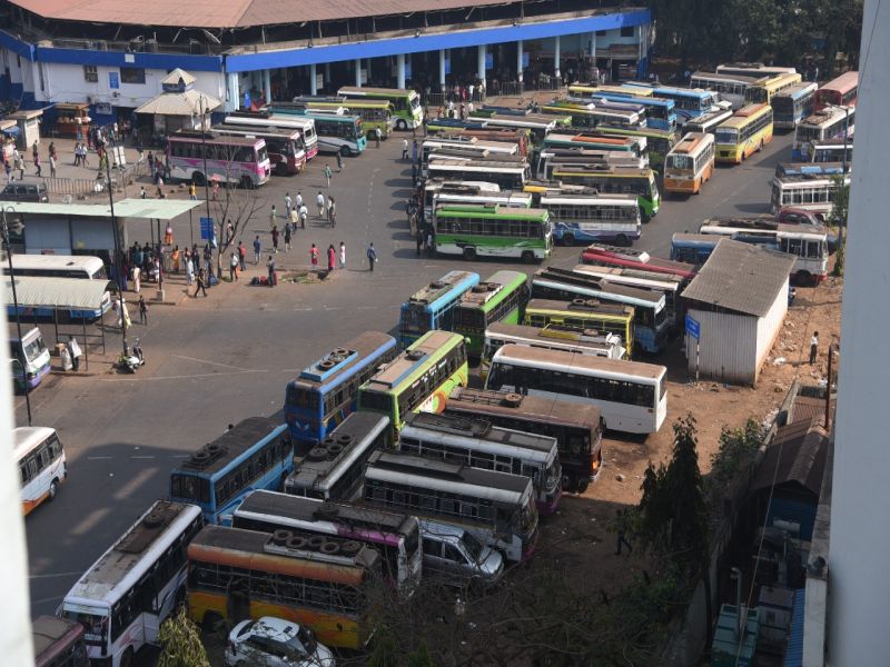 strike of private buses in Goa | गोव्यात खासगी बस कर्मचा-यांच्या अचानक संपामुळे प्रवाशांचे हाल