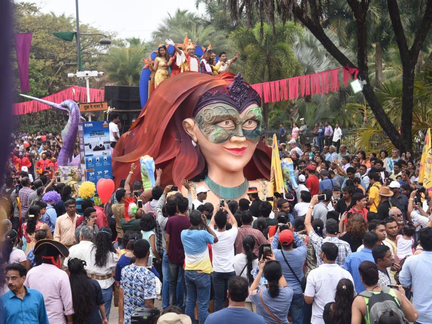Carnival of Goa: 'Eat, Drink, Have Fun' message: Tourists enjoy looting | गोव्यात कार्निव्हलची धूम ‘खा, प्या, मजा करा’चा संदेश : पर्यटकांनी लुटला आनंद 