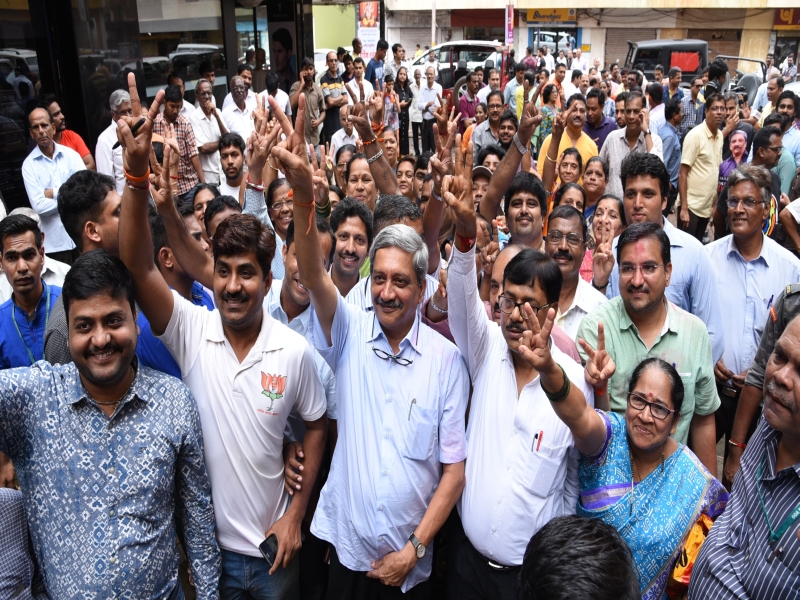 Panaji constituency won by bye by Chief Minister Parrikar; BJP has increased two seats | पणजी पोटनिवडणुकीत मुख्यमंत्री मनोहर पर्रीकर विजयी; तर वाळपईतून विश्वजीत राणे यांचा विजय