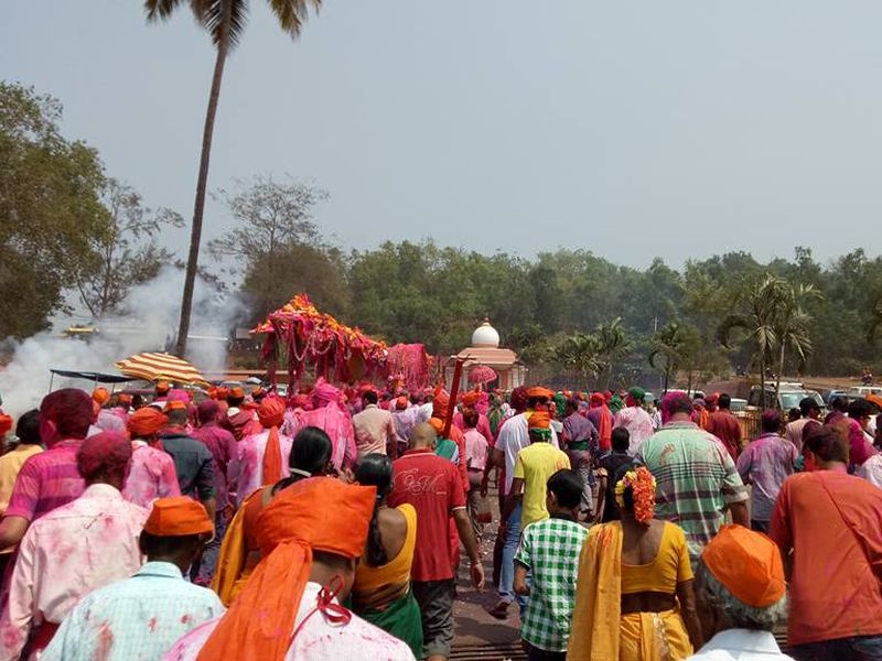 Hindus and Catholics celebrate Kundalikarni's Chhatrotsav | हिंदू व कॅथलिकांनी एकत्रित साजरा केला कुंकळ्ळीकरिणीचा छत्रोत्सव